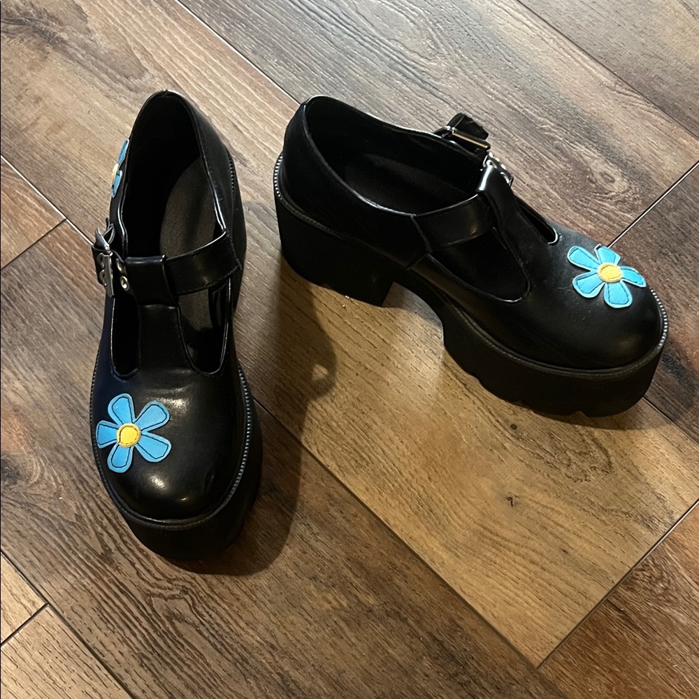 Sz 38 7.5 Black Floral Women's platform Mary Jane’s Shoes